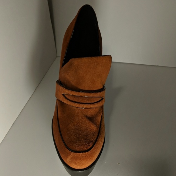 Burberry Suede Pumps - Picture 2 of 4